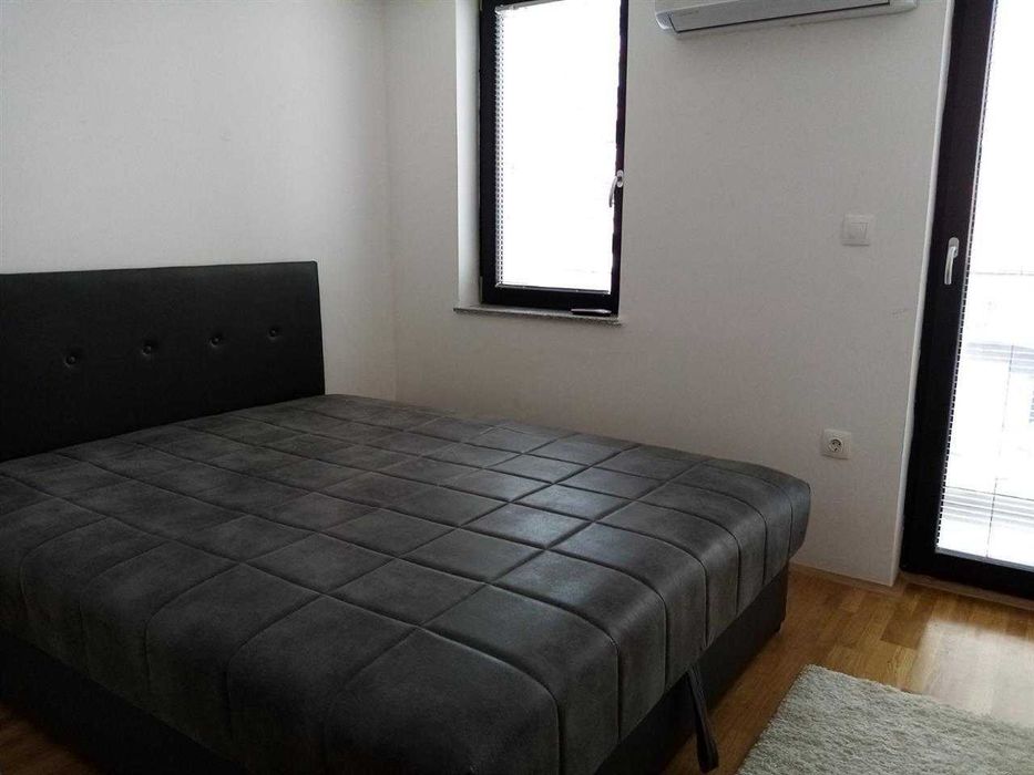 Дава се под наем Двустаен апартамент в Бургас, Славейков - 60 кв.м за 204 € - Снимка #1