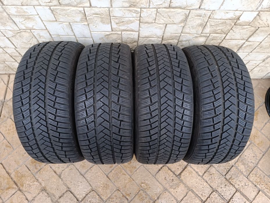 Зимни гуми Vredestein 205/40/18 8мм.