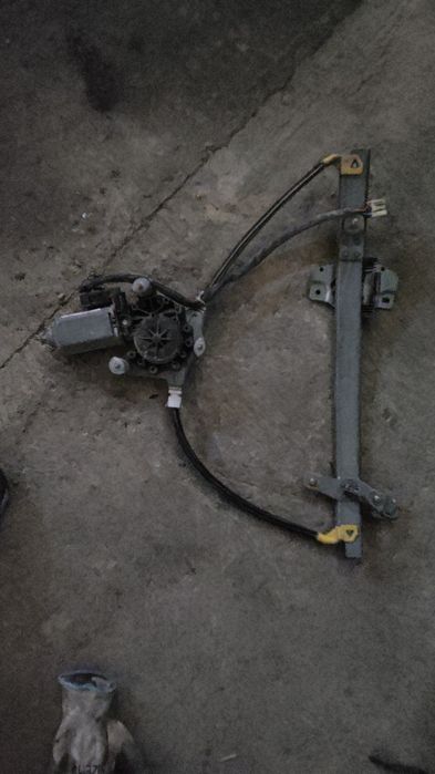 323 стеклоподъёмник