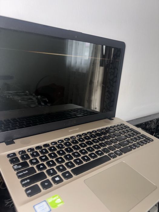 Laptop Asus i3-7 4 ram