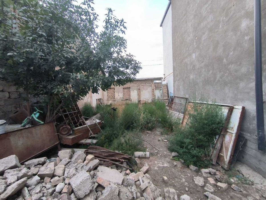 Sotiladi 7 sotih hovli Qorasu 6 Продается 7 соток участок Карасу 6