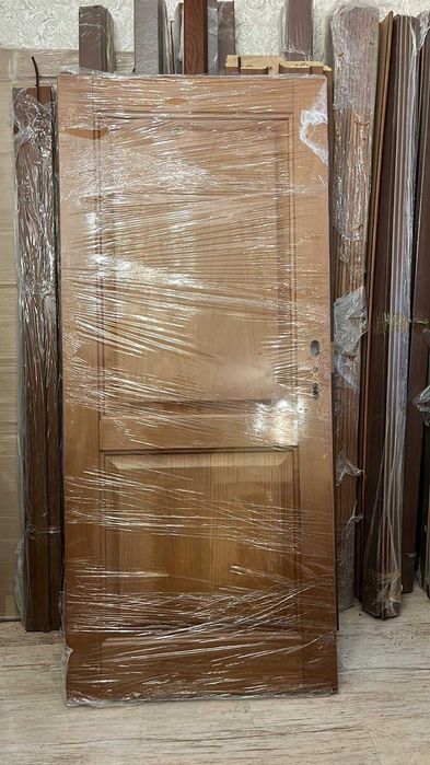 2 ВРАТИ МАСИВ ПРОДАВАТ СЕ в комплект с каси и первази,