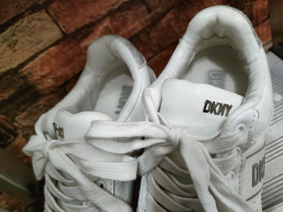 Лимитирана серия Vans The Simpsons, DKNY