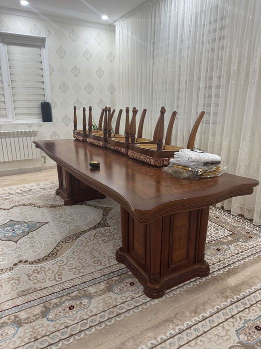 Продаю стол со стульями