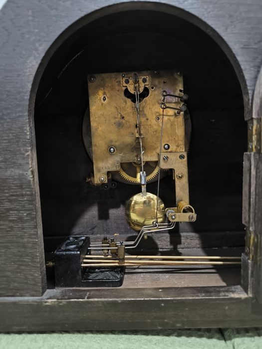 Frumos ceas pentru șemineu