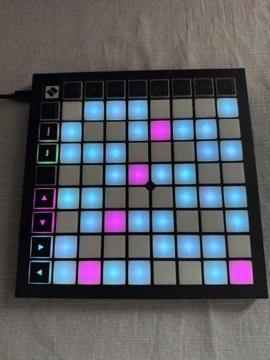 Novation Launchpad X - MIDI контролер, пълен комплект