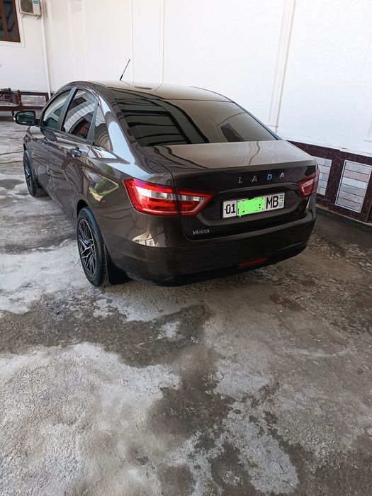 Автотранспорт Лада Веста