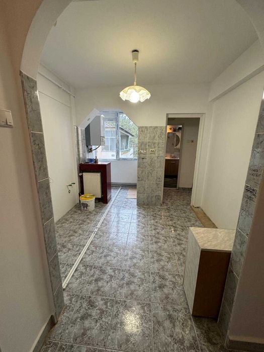 De vanzare Apartament 2 camere Cornisa, decomandat