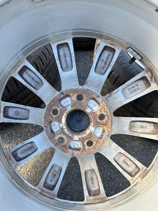 Продавам оригинални 17 цолови джанти Volkswagen с гуми