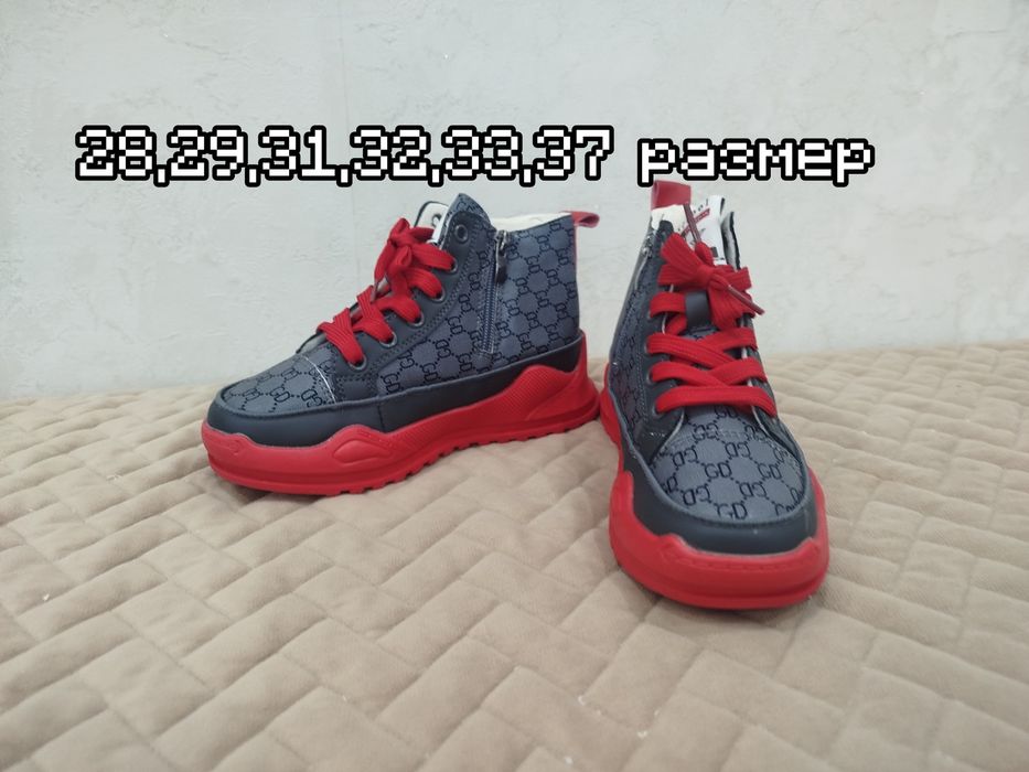 Новые детские кроссовки