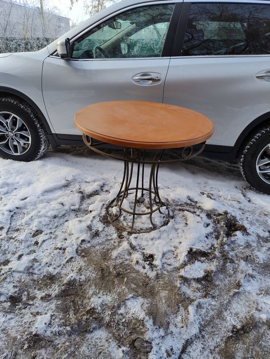 Продам кованные стол и стулья