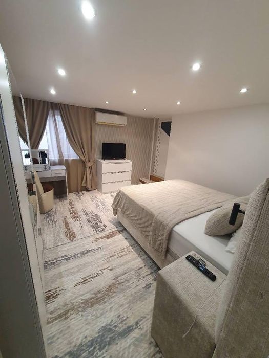 Дава се под наем Етаж от къща в Варна, Център - 85 кв.м за 800 € - Снимка #3