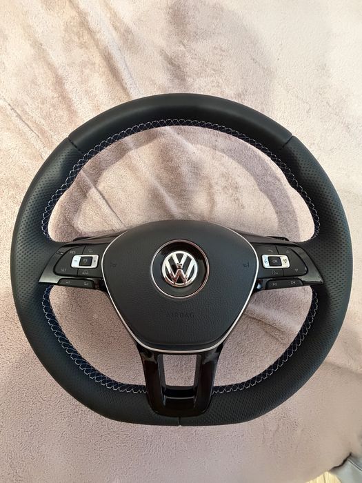 Volan Tapitat cu piele perforata si cusatura alb-albastru Volkswagen B8 , Golf 7 , Golf 8 an 2015+