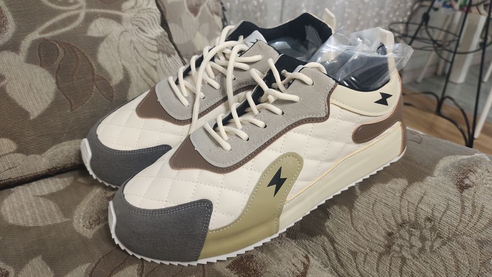 Продам кроссовки