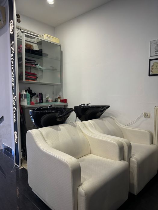 Închiriez posturi de lucru în salon de înfrumusețare – zonă centrală