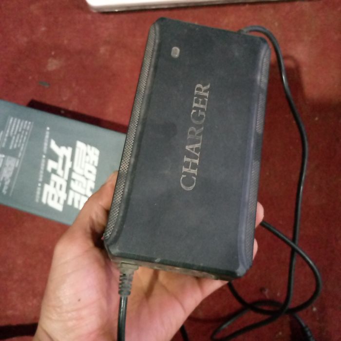 Сукутир зарядники сотилади