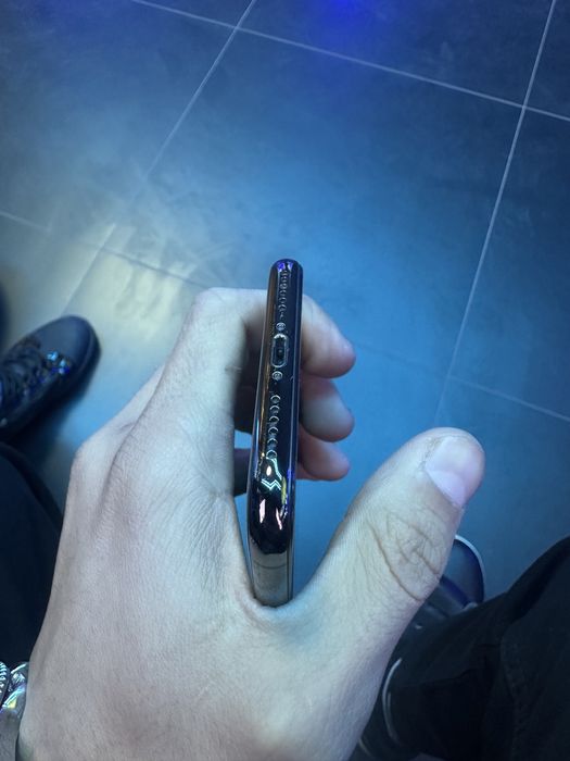 Iphone x srochna sotiladi