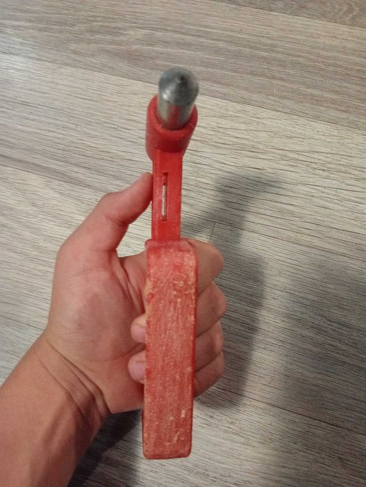 Стеклобой молоток