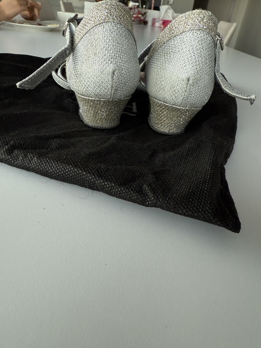 Pantofi de dans fete marime 21,5(corespunde pentru 32/33)