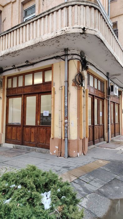 Дава се под наем Магазин в Пловдив, Старият град - 56 кв.м за 797.64 € - Снимка #1