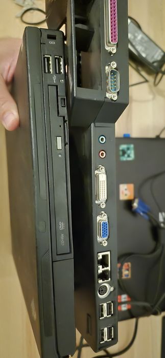 Laptop IBM / ThinkPad T60 + docking station + monitor