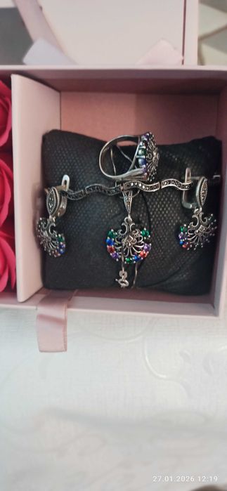 продавам нов сребърен комплект