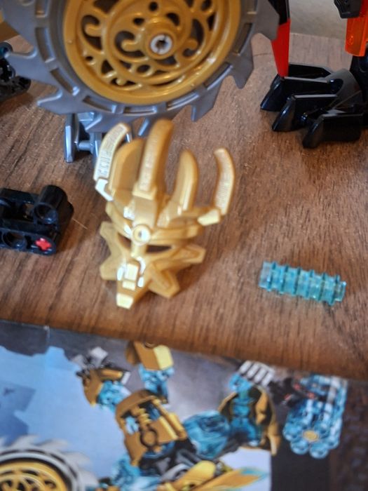 Lego Bionicle Mask Maker vs Skull Grinder 70795 Set