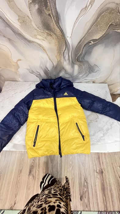 Продам пуховик женский легкий европейская зима, на нашу весну больше п