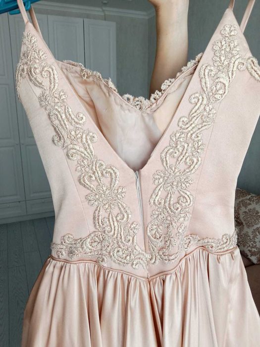 Продам платья для празднеств