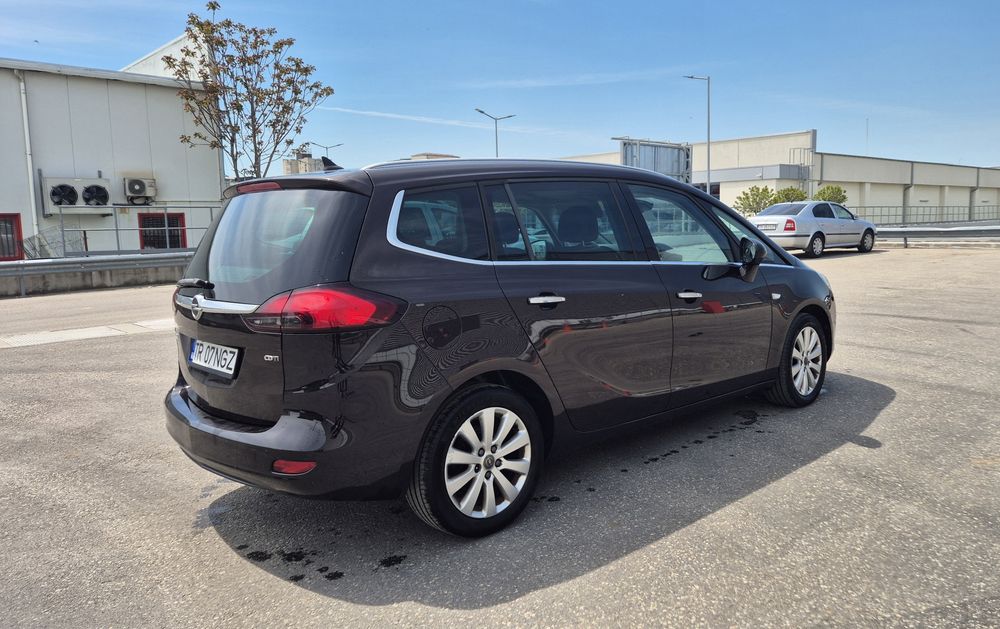 Opel Zafira Tourer, schimb cu Opel Vivaro/ Renault Trafic/ Ford transit dupa 2009