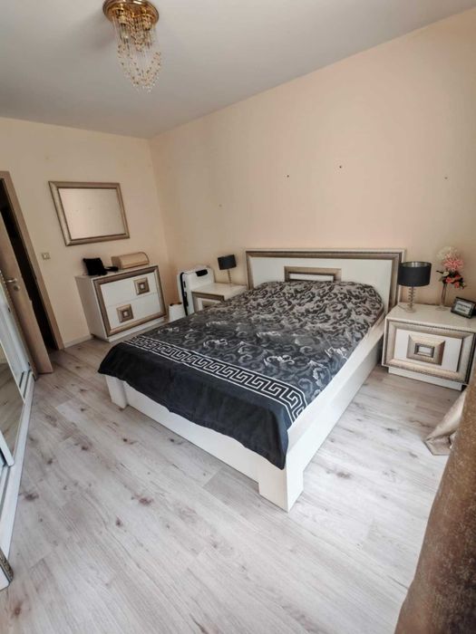 Уникален тристаен апартамент на 1 линия море