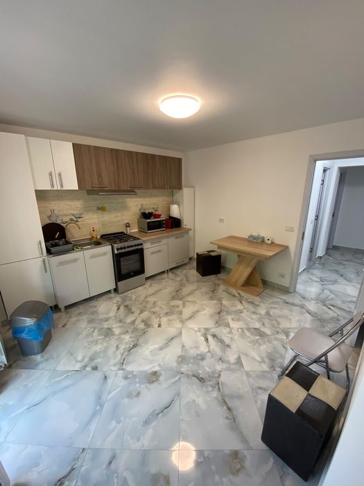 Închiriez apartament