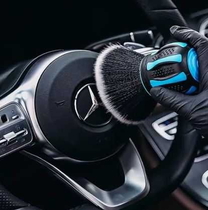 Мека финна четка за лесно почистване на прах от автомобил