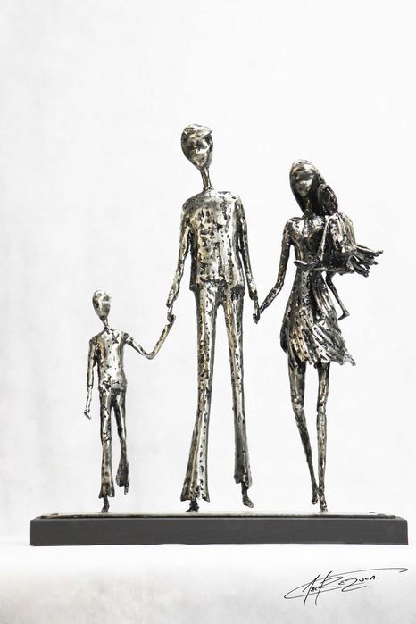 Sculptura Familie- fir otel Andrei Ghita -metal sculptor