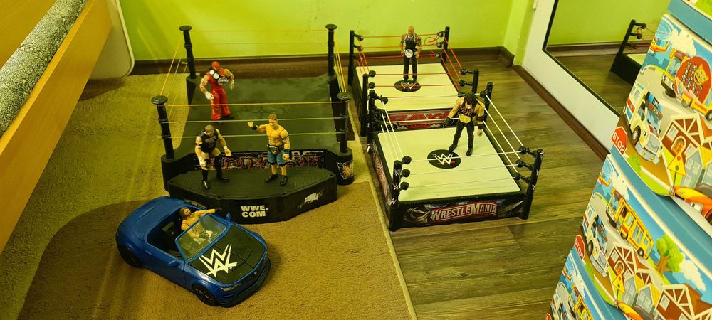 Продавам рингове , кола и фигури WWE