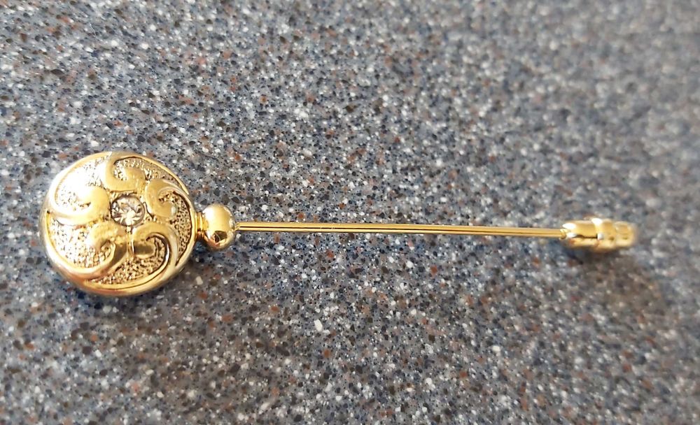 Старинна антикварна златна/18  кар.позлатена немска игла с брилянти