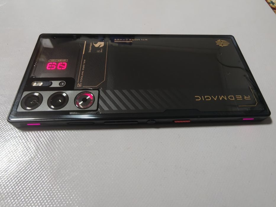 Продам REDMAGIC 9 Pro 16+12/512 ГБ.