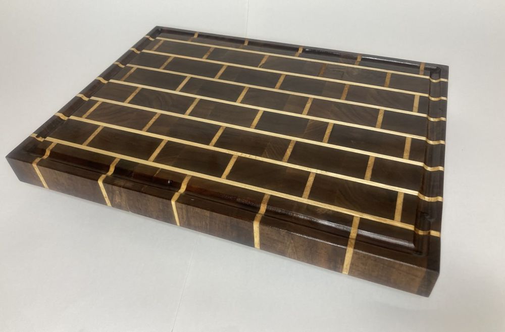 Yong’oqdan yasalgan taxtakach