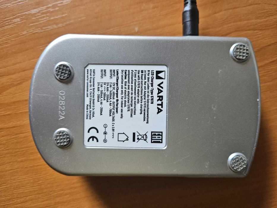 Incarcator acumulatori Varta cu LCD