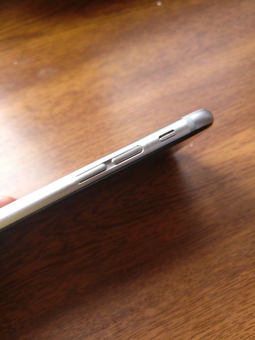 Продам Айфон 6..