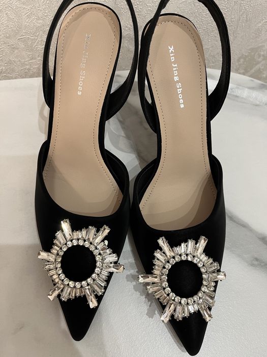 Новые черные туфли 37 размер