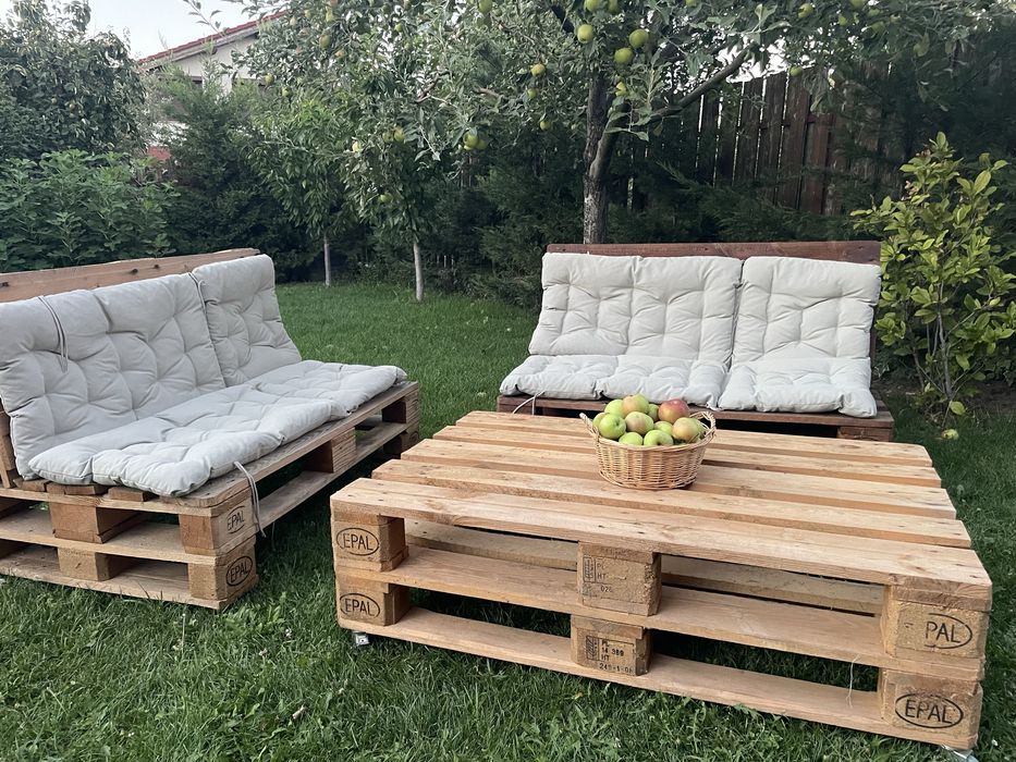 Canapele din paleti pt terasa sau curte cu saltele