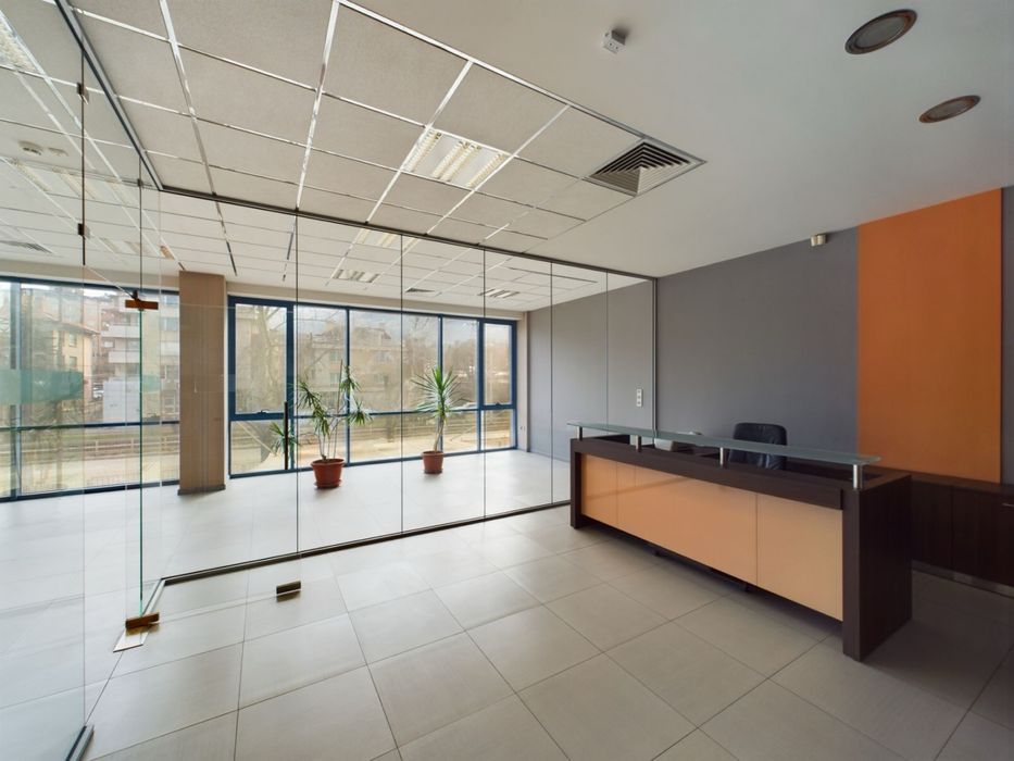 Дава се под наем Офис в София, Павлово - 324 кв.м за 2400 € - Снимка #1