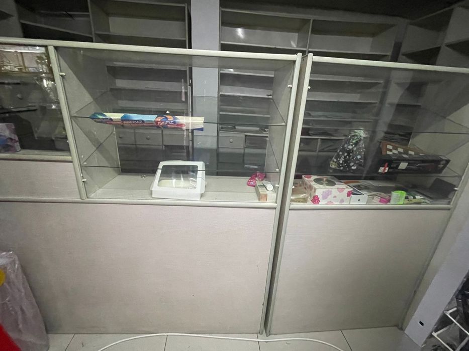 Полки для магазина или аптеки