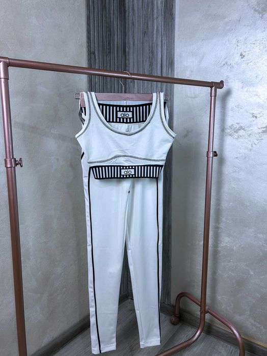 Дамски сетове различни модели