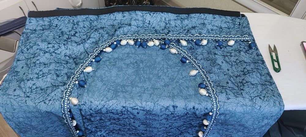 Продам шторки в салон