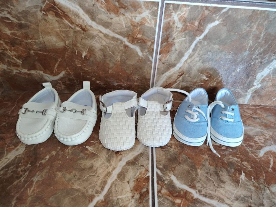 Vând lot încălțăminte bebe