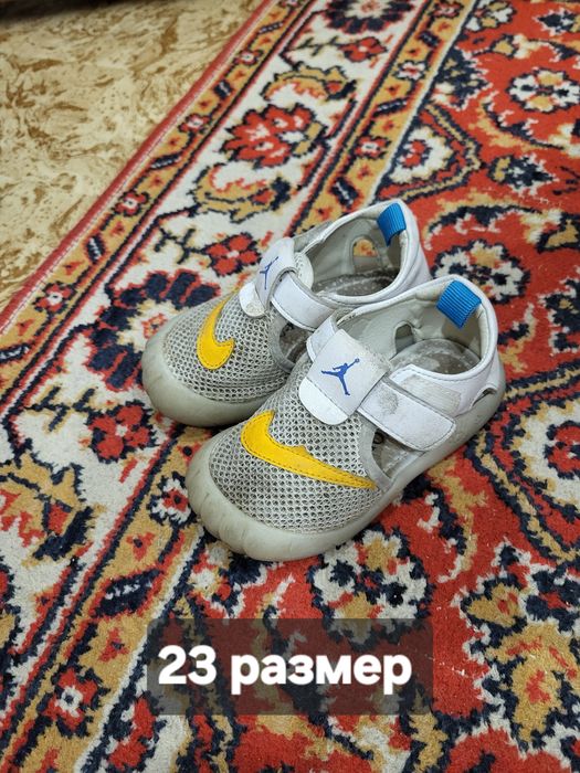 Продам детскую обувь