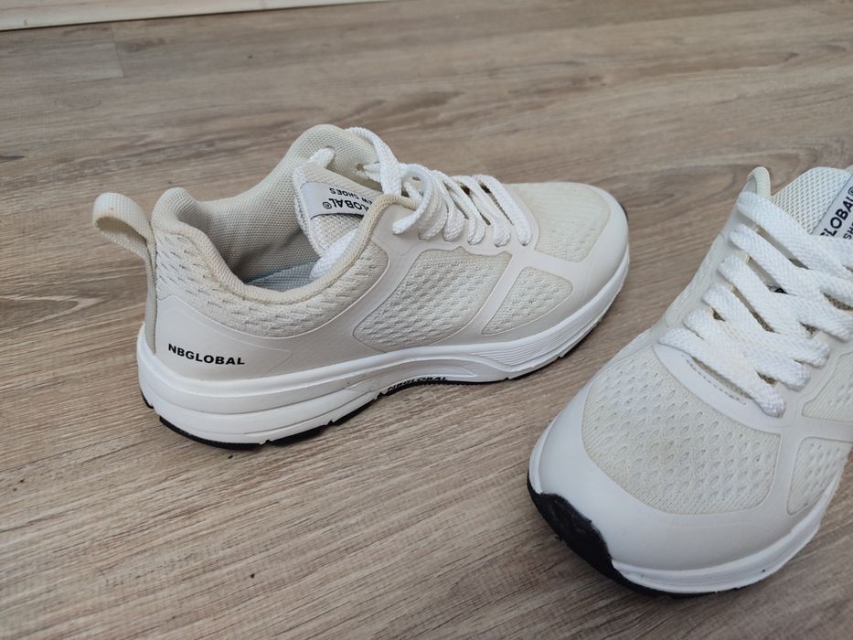 Продам кроссовки