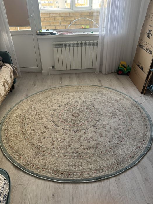 Круглый ковер в отличном состоянии